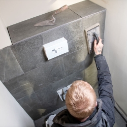 Flisearbejde til nyt badeværelse