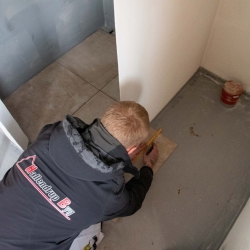 nyt gulv til nyt badeværelse